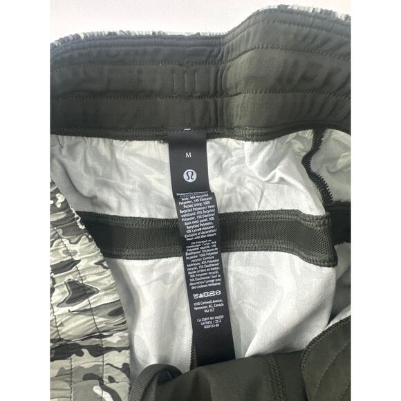 Lululemon Flower Meld Fog Green Multi Pace Breaker Linerless 5" Shorts Size M - Picture 8 of 12